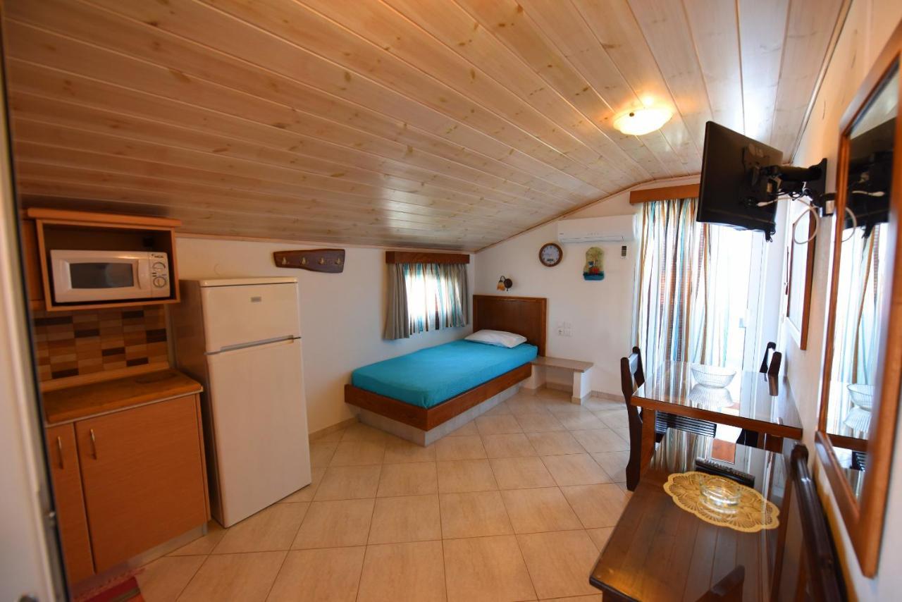 Haus Niko Apartments And Suites 네아 포티데아 객실 사진