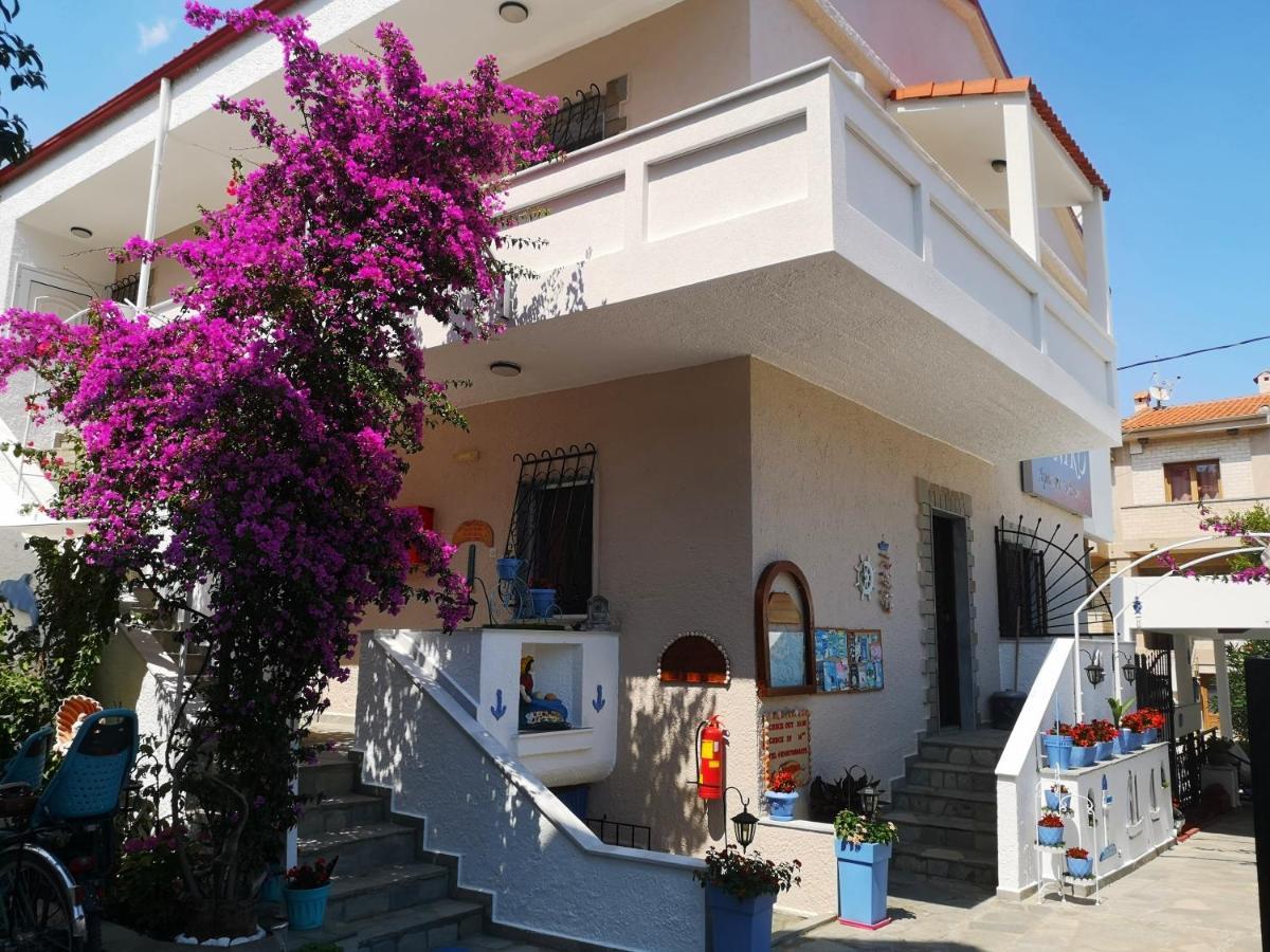 Haus Niko Apartments And Suites 네아 포티데아 외부 사진