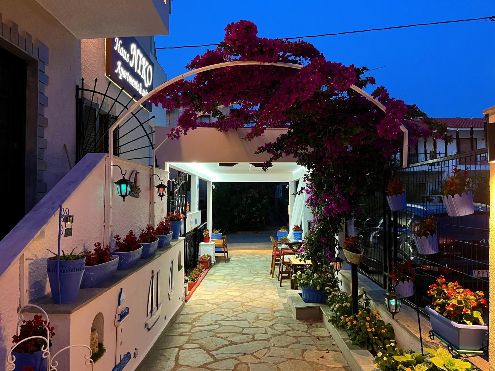 Haus Niko Apartments And Suites 네아 포티데아 외부 사진