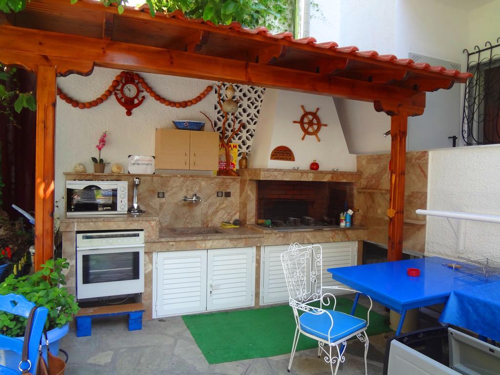 Haus Niko Apartments And Suites 네아 포티데아 외부 사진